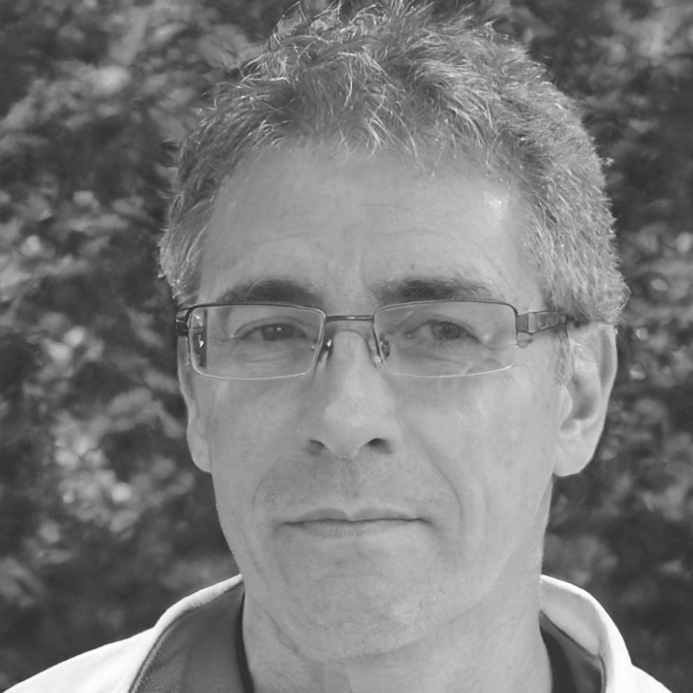 Portrait de Michel Dubois, expert en analyse financière